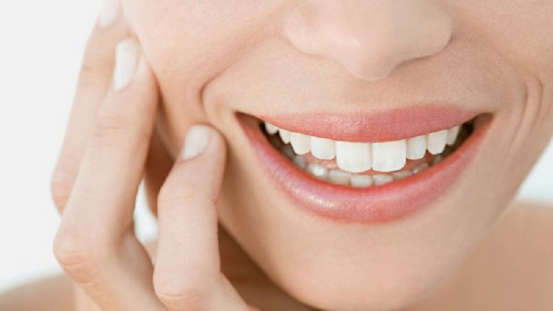 بهترین دندانپزشک اصفهان | دلایل ایجاد خط خنده
