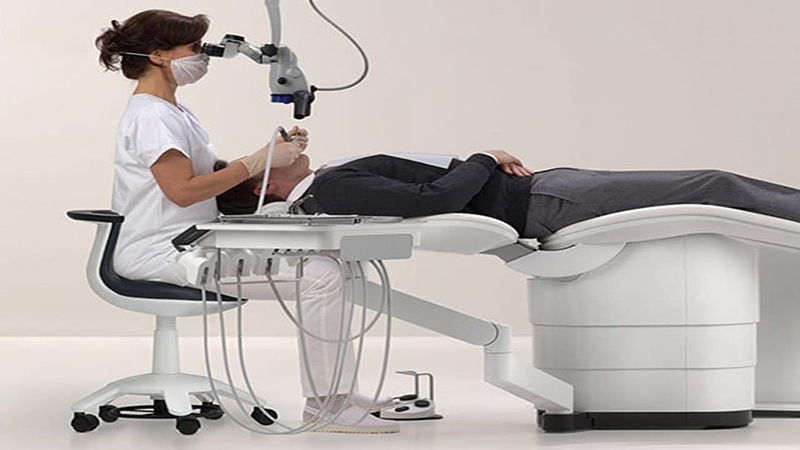 بهترین دندانپزشک اصفهان | درمان‌ ریشه و میکروسکوپ دندان‌پزشکی