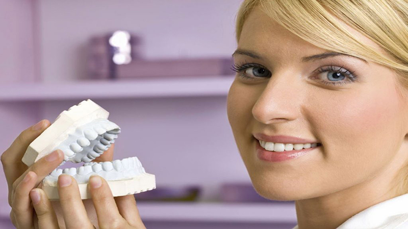 بهترین دندانپزشک اصفهان | انواع پروتزهای دندانی متحرک